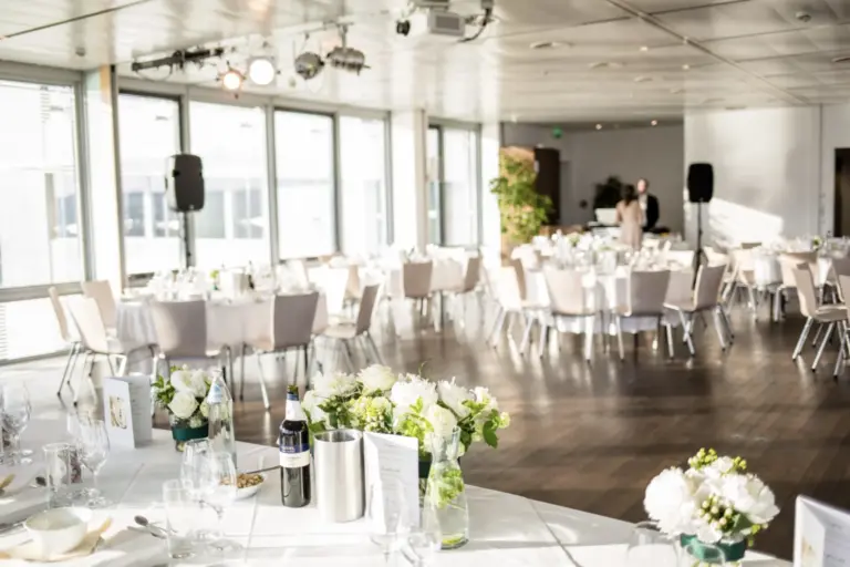 wolke19-im-ares-tower-Hochzeitslocation-aus-Wien-uebersicht-by-hochzeitclick-1669109046073